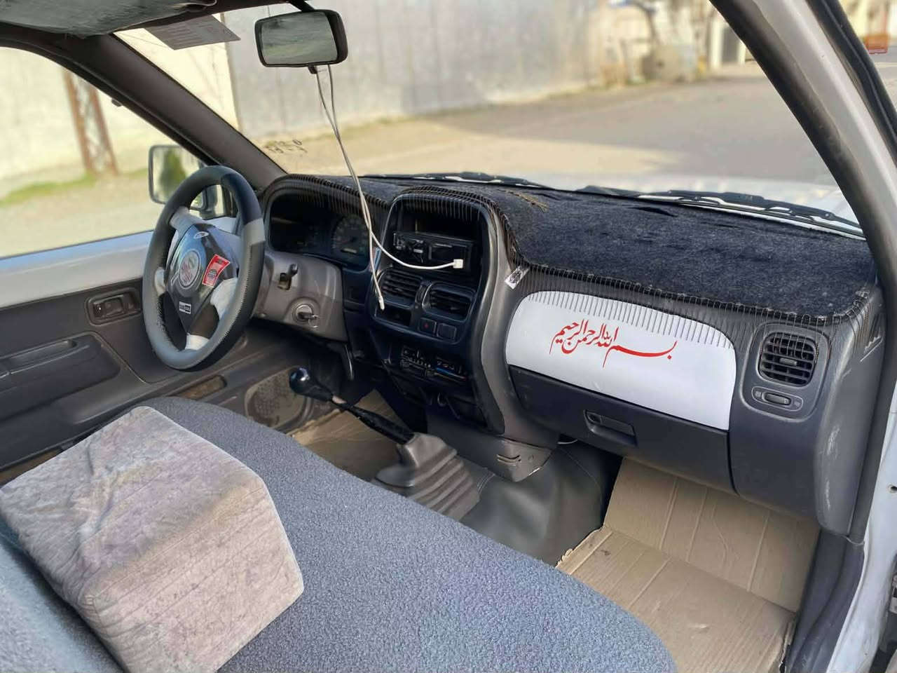 بیسم اللەالرحمن الرحیم 
نیسان تاک 5قولاب 
ئاڕم پلاستیک سلێمانی 
مۆدێل 2002 
تەبریدەوپاوەر نییە
مەکینەوگێڕواکسل بەشەرت
چوارتایەی لۆک
بێدەعم ولێدراوی
نرخ 65 گڵاو کەمێک مەجال
 نمونەلەجوانی ماڵی کەسابەت.

***********
***********
