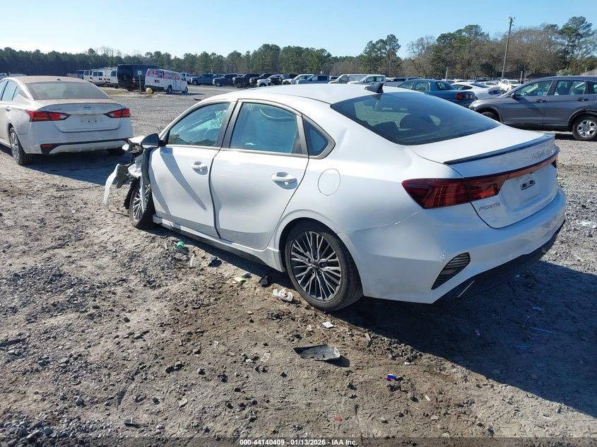 للبيع كيا فورتي
للبيع كيا فورتي 2024 فول السعر واصل عمان 83 ورقه 
للتواصل
 ***********
