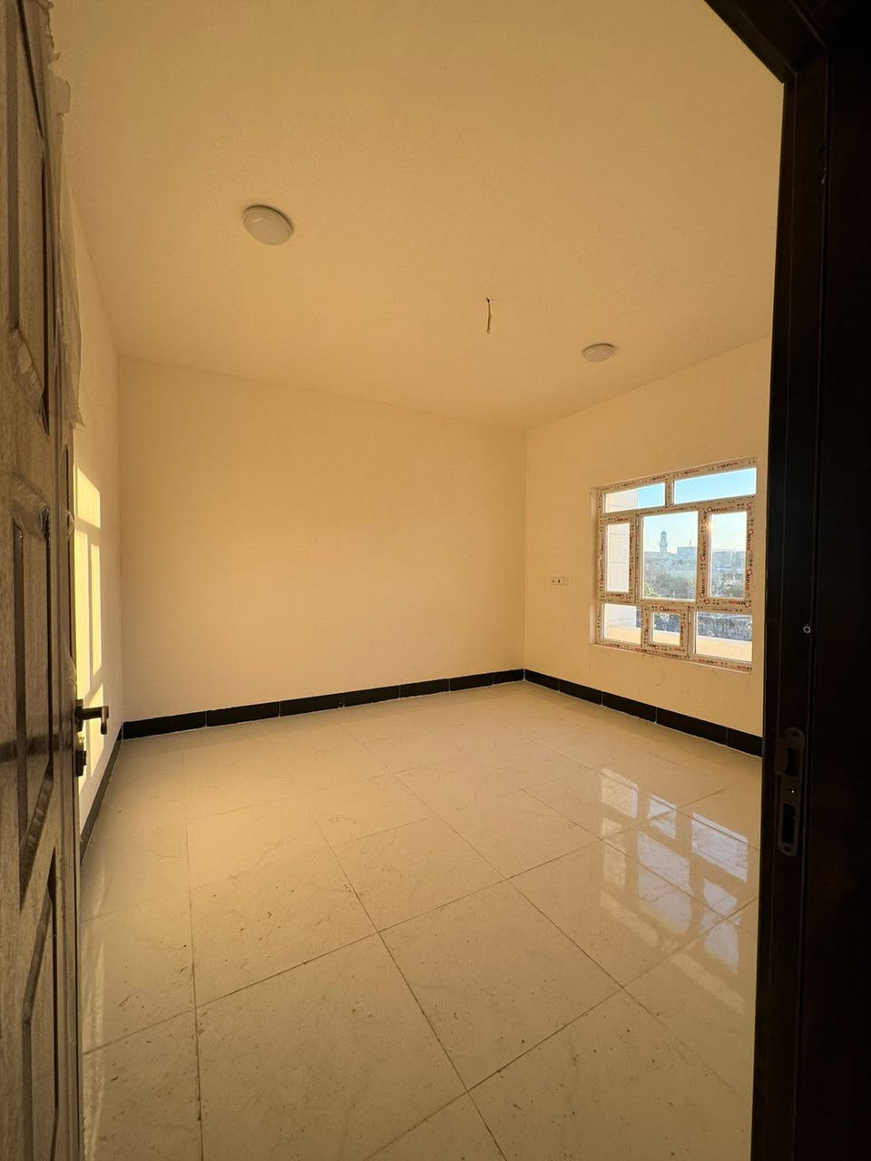 #دار للبيع بناء جديد زيرو
العنوان : تكريت حي القادسية 
قطعة 500 قرب مدرسة الميسلون للبنات   
#المساحة 10☆10=100متر 
يحتوي على 3 غرف نوم واستقبال
 ومطبخ  سيراميك وصحيات داخل وخارج 
#السعر المطلوب《 95مليون  》قابل للتفاوض 
#للاستفسار الاتصال على الارقام التالية
***********
***********
#مكتب دجلة للعقار ....
