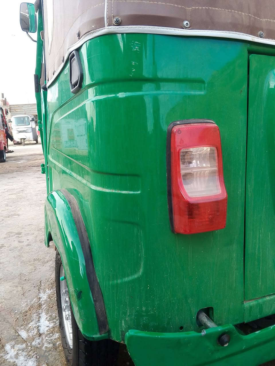 سلام عليكم تكتك للبيع ٢٢ شهر ١١ رقم ذي قار لوحات نكليزي كفاله عامه كشر ومكينه الشراي يتصل وبي خير ويدلل ***********
