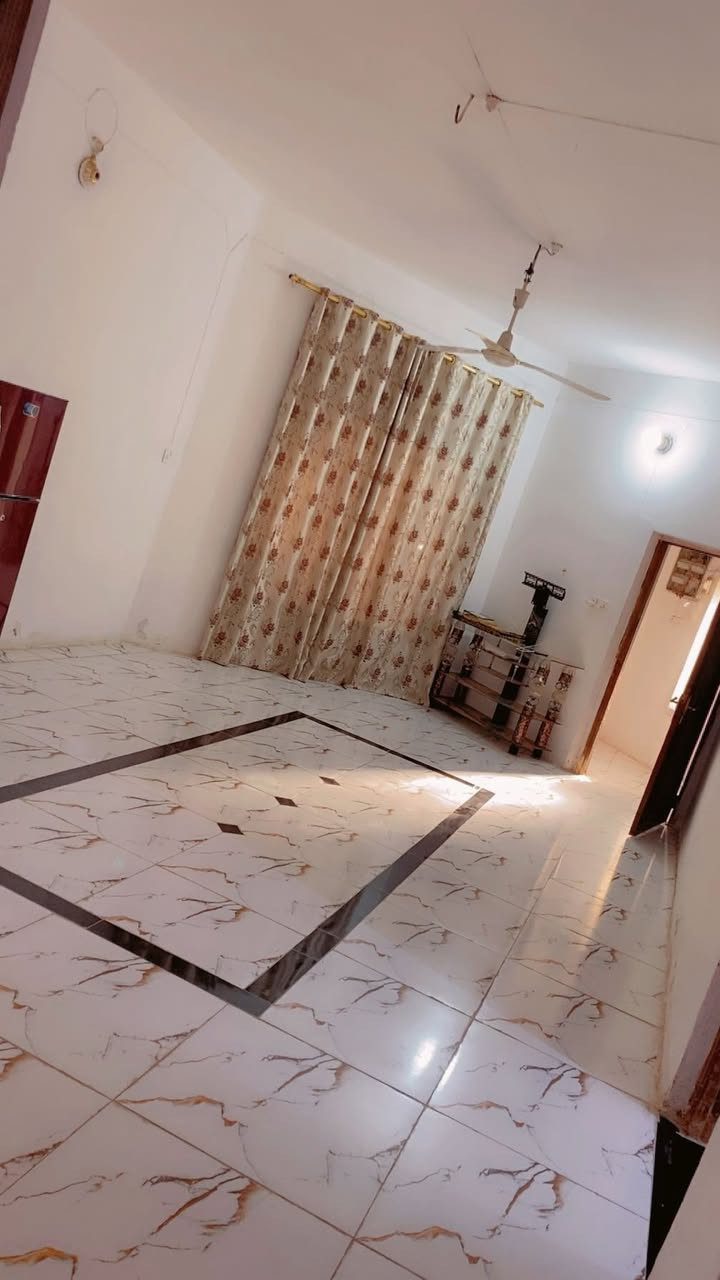 السلام عليكم :بيت للايجار مساحة٤٢٠ طابقين (3غرف نوم،2 جوة وحدة فوك،استقبال هول مطبخ طارمة حديقة 3صحيات )
العنوان ابو خستاوي بجهة الخدمي مقابيل الاستدارة 
السعر٤٠٠
***********
