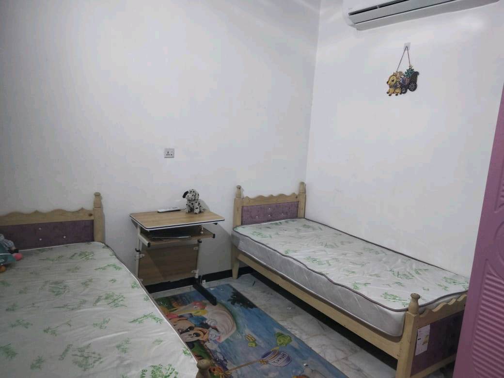 بيت للبيع مجمع السلام السكني مساحة 200متر طابو صرف تفاصيل البيت موضحه بالصوره يحتوي على غرفتين وغرفه ثالثه صغيره للأطفال 