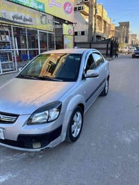 كيا برايد ٢٠٠٧ اللون سلفر مكفولة من الضربة والصبغ بيها جراد لان السلفر...