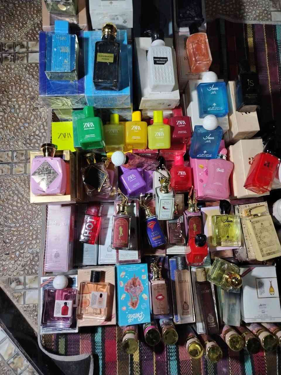 عطور متنوعه وذات جاذبيه وثبات عالي جداً لأصحاب الكوزمتك والعطور والبثوث ١٠٠ قطعه بسعر ٢٥٠الف للاستفسار الاتصال على الرقم ***********
