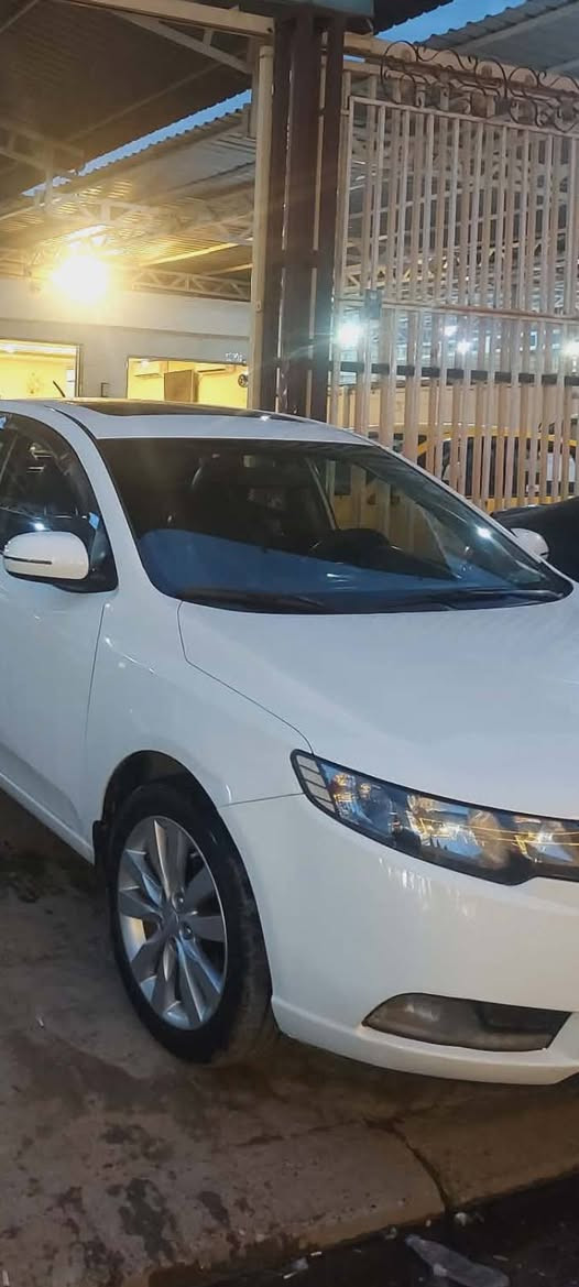 سيراتو 2013 فول مواصفات محرك ما مفتوح وضع شركةبها صبغ مثل ما موضح بالصورة وبها تكات حالوب السعر 115 والسيارة جاهزة وبدون اي نقص 
الاتصال والاستفسار ***********
