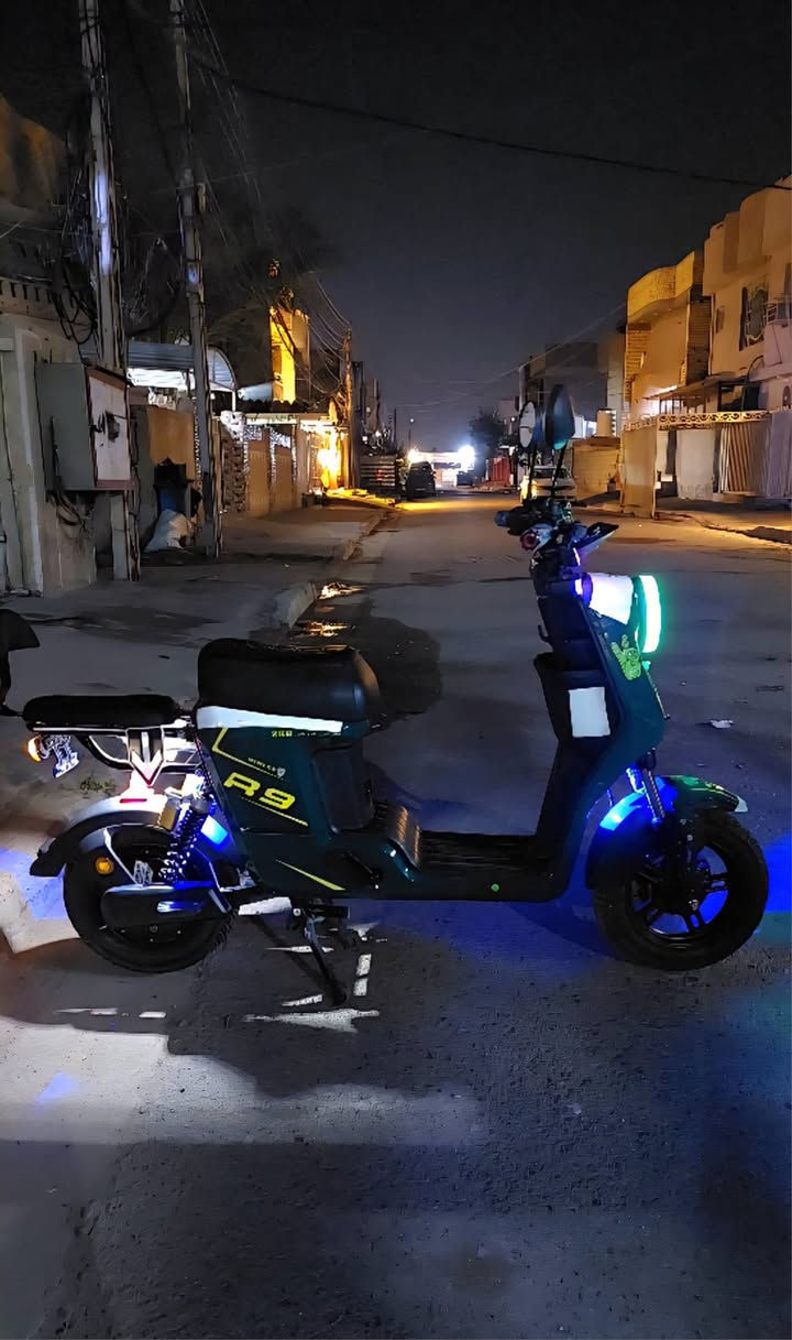 اسلام عليكم 
دراجة R9 
للبيع✅️
مواصفاتها✅️
موديل2025✅️
5بطاريات💯
لون زيتوني💯
شركة ويلي💯
نضافة 100 💯 
تاير جوبلس✅️
اشاير يمنة يسرة ودبل اشارة✅️
ابلوتوث ✅️
شاشة ايباد✅️
ابريك هايدروليك💯
اكلوب عالي ناصي💯
نضامR💯
تحتوي على سلة ومراية💯 
السعر 550وبيها مجال بصيط✅️
للإستفسار الاتصال على رقم ***********
