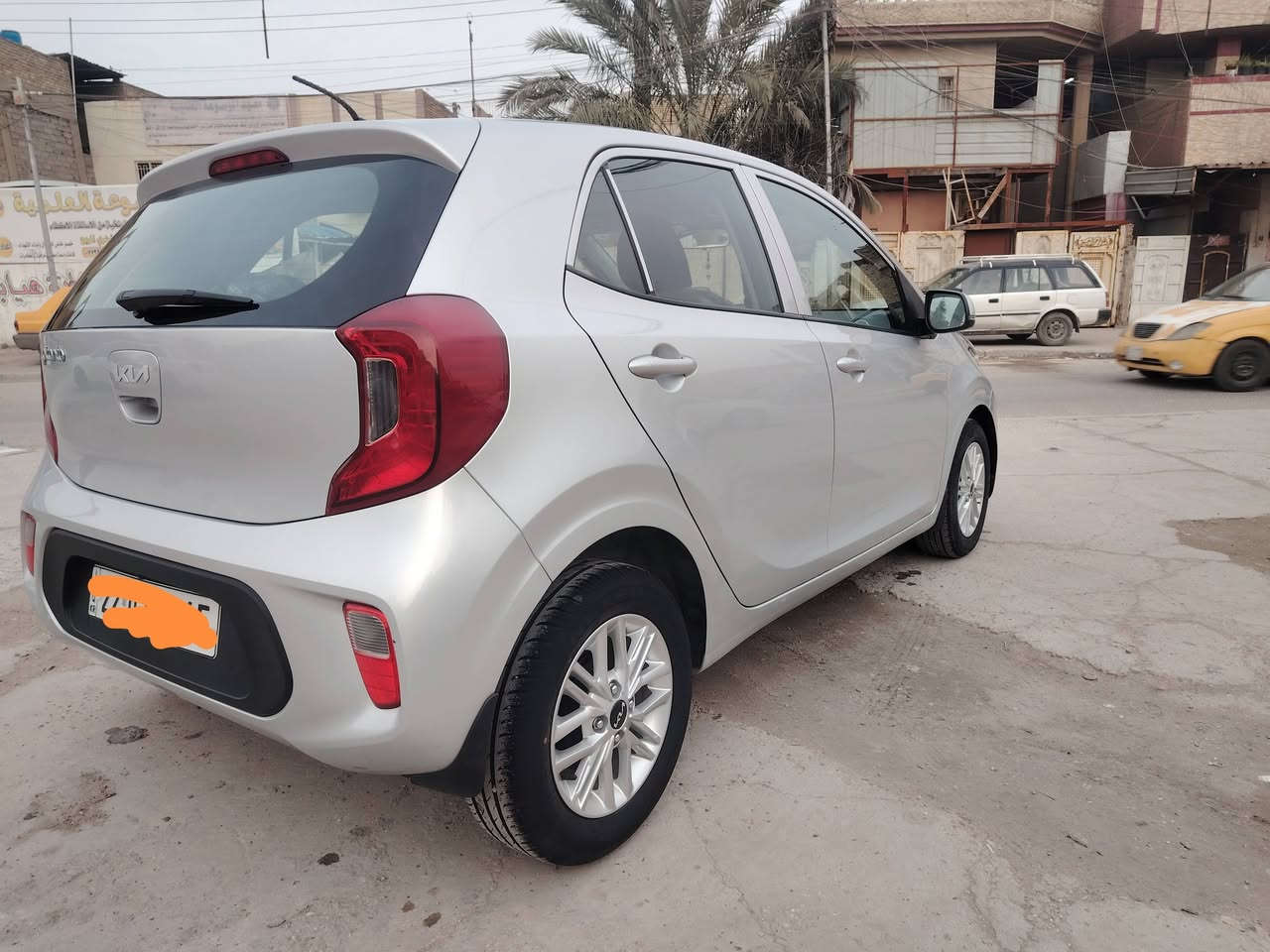 كيا بيكانتو الشكل الجديد موديل 2023 (رقم اربيل) ماشيه 2800 قابل لزيادة بحالة الوكاله تعتبر زيروا بيها دعامة صبغ فقط فقط اثر تكتك رجعت عليه كولها بالجيس مال الشركة شرط
السيارة مواصفاتها معروفه ميحتاج اشرح لان الصور تشرح اشاير بالمري تحكمات ايرباكات كله اوك
السعر 128 بيها مجال جدا بسيط
مكان السياره بغداد الشعب
الاتصال والاستفسار ***********
