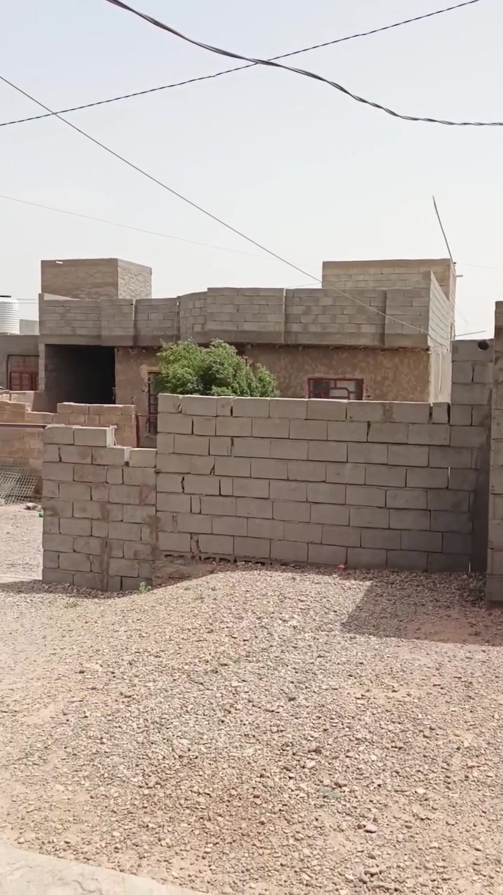 بيت متكون من غرفتين وصاله وحمام صحيات داخل خارج بيت مسيج وكامل مساحه البيت 360  سعر 23 وبمجال رقم الهاتف واتساب ‏‪***********‬‏
