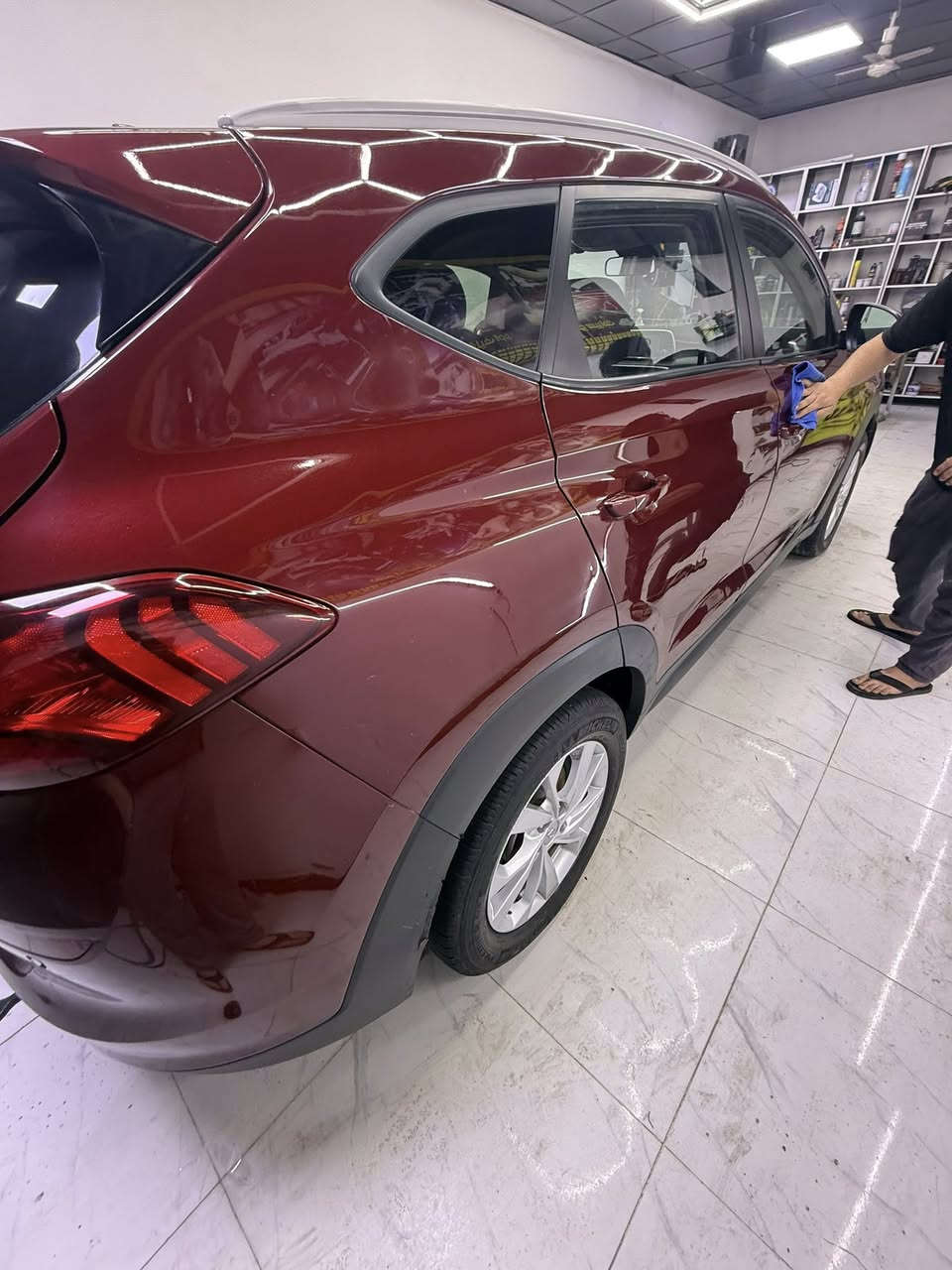 السلام عليكم للبيع او المراوس
توسان موديل2019 فئه sel  مواصفاتهه العاديه
رقمهه بغداد بأسمي مشروع وطني الجديد السياره 
ماشيه49الف حادثهه مبدل البنيد والجاملغ مصبوغ بدون كص السياره فقط تصليح اللغد الايسر والشاصي الايسر 
السياره جاهزه من كلشي مناقصهه برغي صدر تايرات كله جديد ادامه جديده 
مكانهه بغداد الزعفرانيه ***********
سعرهه 160وبيهه مجال
