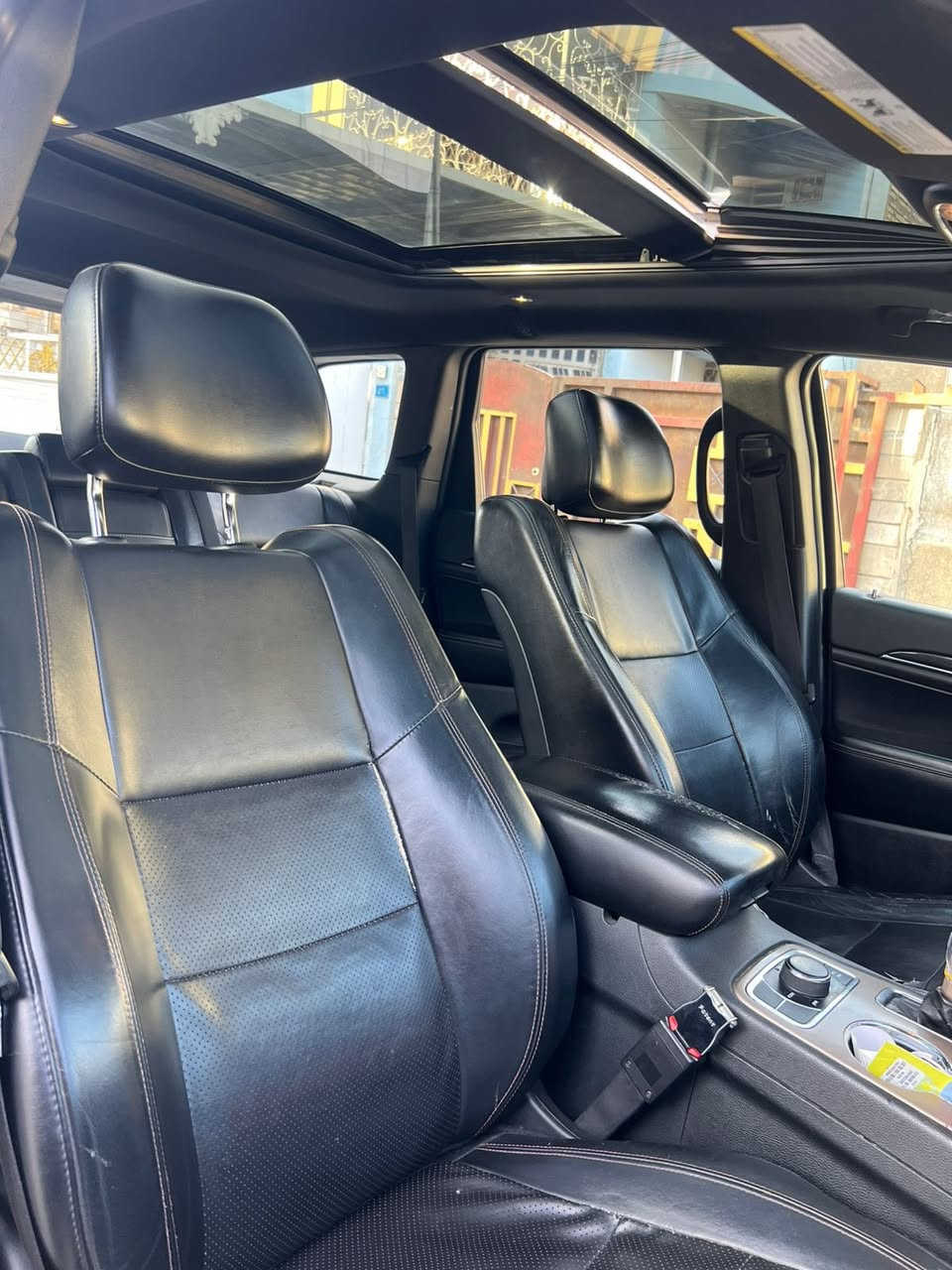 جيب ٢٠١٦ لميتيد  gold Edition
السياره فول معروفه مواصفاته بانوراما   بدون حادث قفط طلقات ما نافذات  سطحيه وصوره موضحه بللمنشور بدون قطعه تبديل  كله بلادي ومصلح بمكانه 
220$وبيه مجال 
***********
***********
