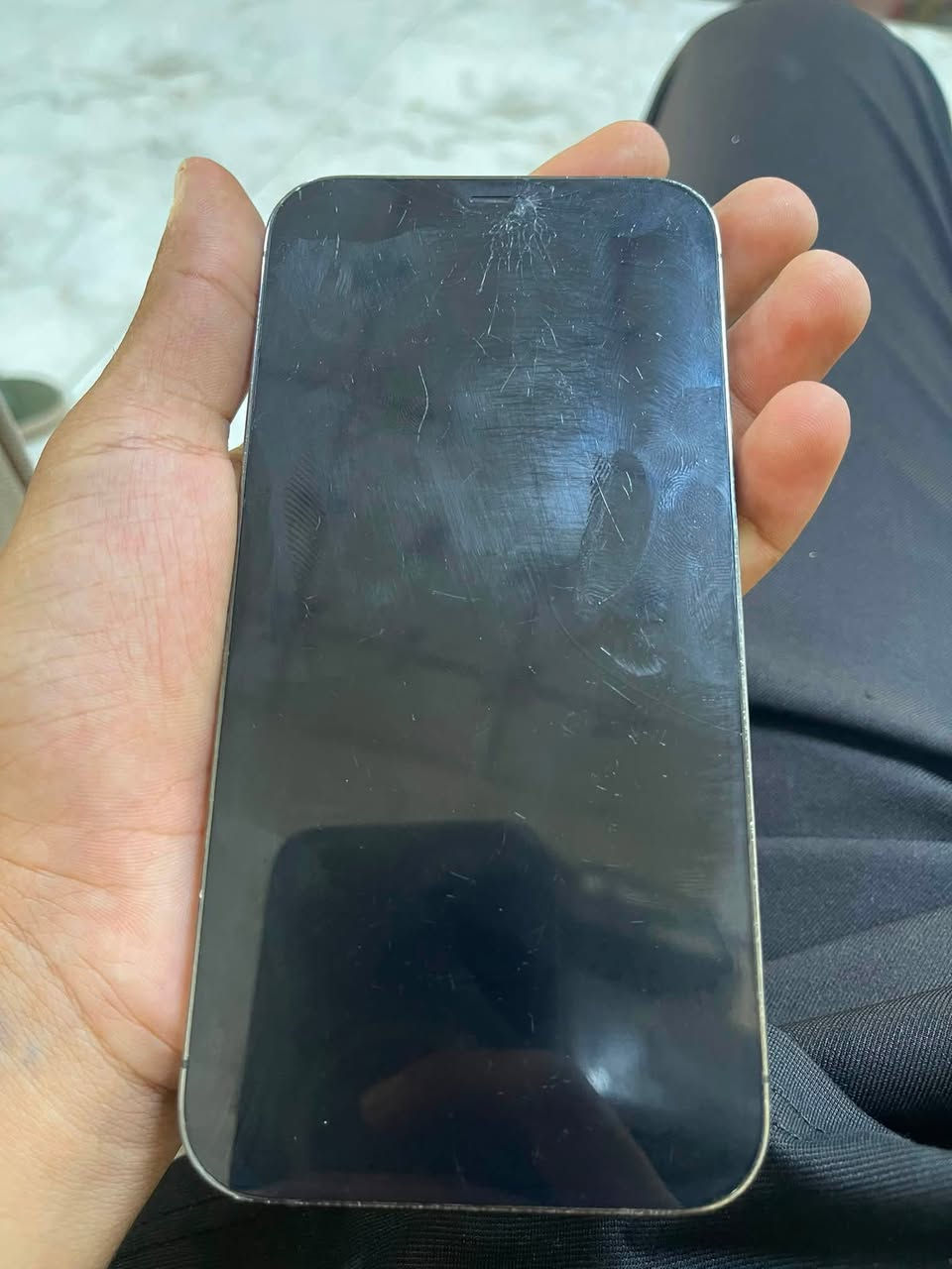 سلام عليكم 
325 وبي مجال 
ايفون 12 برو ماكس وتر 
فقط شاشه وضهر مفطور 
بطاريه 89 
***********
