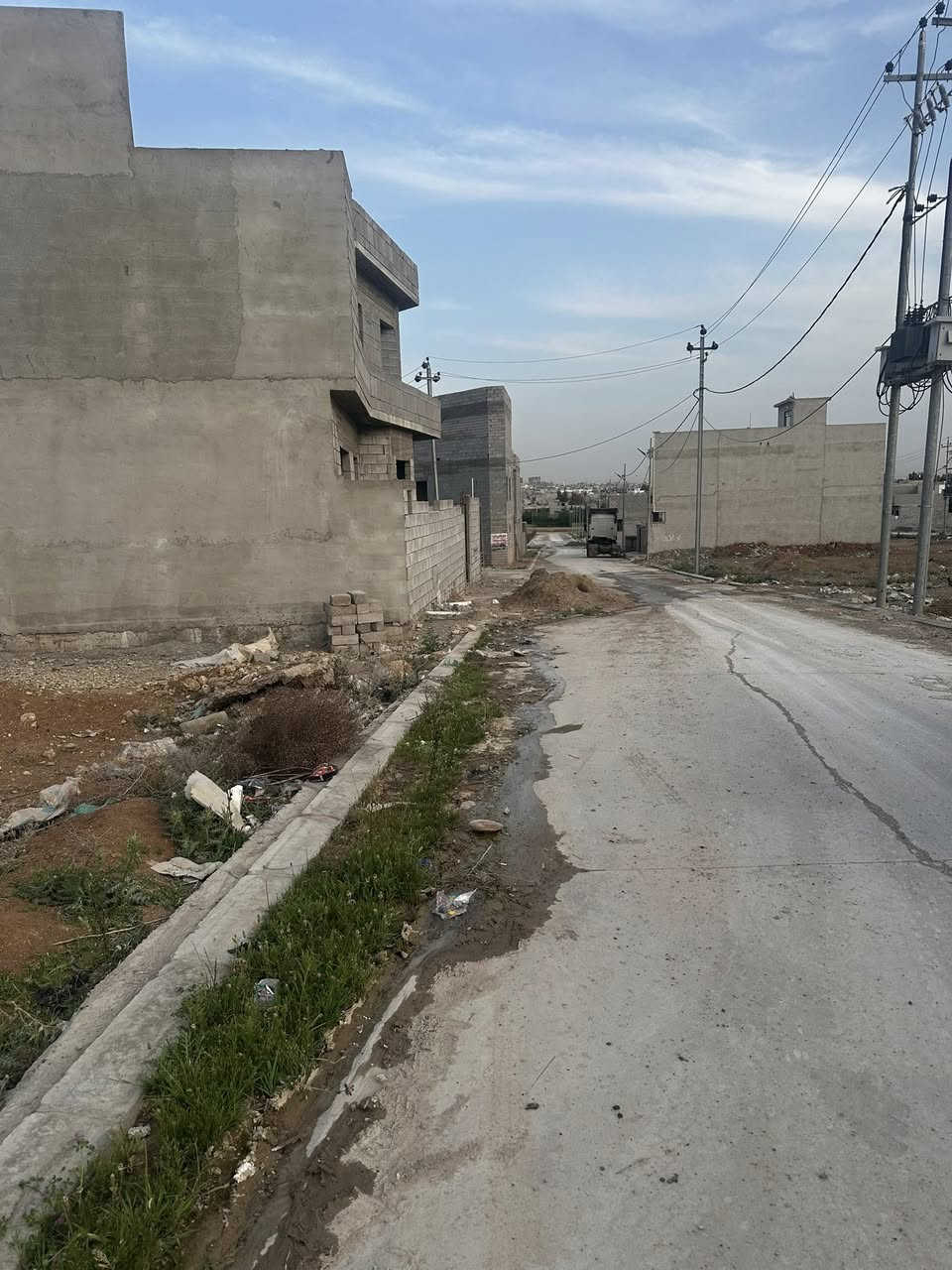 ارض للبيع حي ملاين تانيه مجمع صايغ قرب جامع حجي حازم 
مساحه185ركن من تلات جيها الاستفاز 
***********
