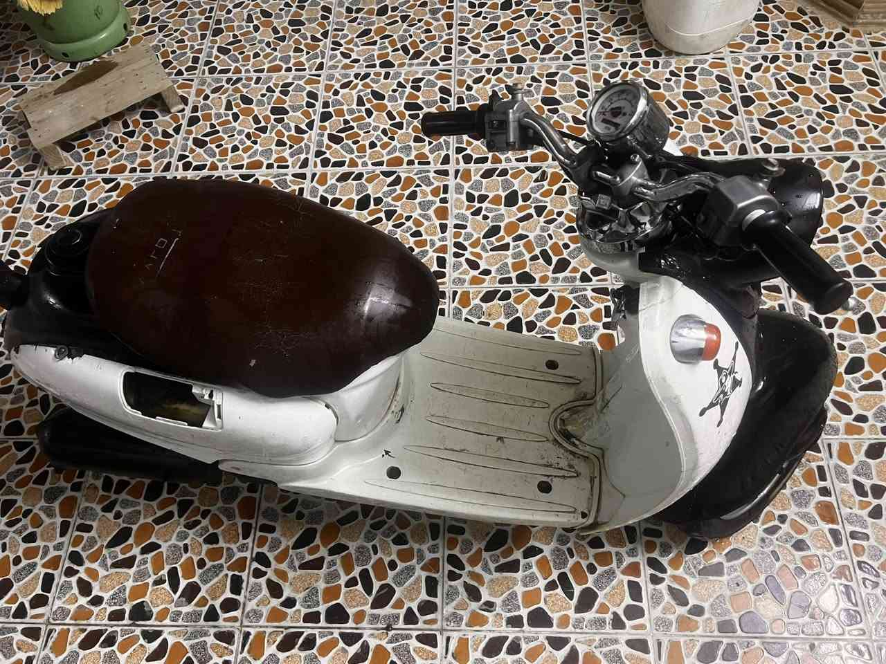 دراجه عبدالحليم 60 للبيع دراجه محرك خير من الله
السعر 150 وبي مجال بصيط للشراي ***********
