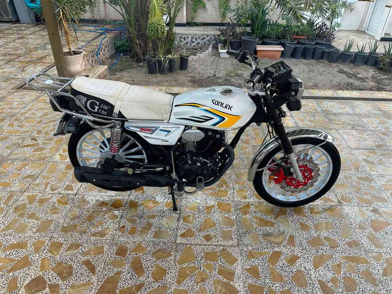سلام عليكم للبيع سيفان موديل 2025 مكينه 250 cc      كفاله عامه اي نقص مابيه  
السعر 1175 وبيه مجال 
*********** 
مكاني بغداد الشعب
