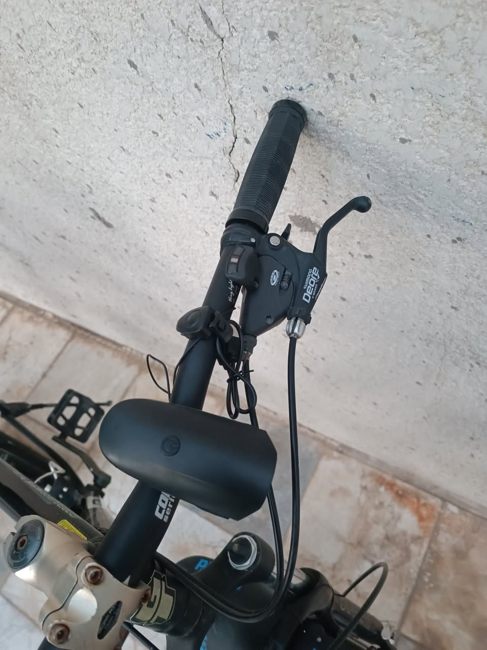 السلام عليكم 

#اصحاب_الذوق 

دراجة من شركة #Gt   #جيتي  الأمريكية الغنية عن التعريف 

الدراجة #اورجنال_الاصلي   #orginal 

المعدن #ألمنيوم  #aluminum (فافون)

6061سبيكة 

المكاين (عكرب +النقال) #ديور  #deore LX
 
بدالات شاشة حديث دفع سحب #ديور #deore  شيمانو 3×8

حجم الويل 26 

القياس 47 

 تايرات كتان مسح #kenda #كيندا  

ويالة   المنيوم طبقتين ثقيل تتحمل اوزان عالية من #WTB 

بريكات دسك شيمانو دبل 

دبل فتح قفل #xc.pro

صينية وعكس #truvativ 

ستاند ياباني #minoura大垣レーシング 

بي سستم اضاءة كامل لايت 3 اوضاع وهورن 5 اصوات وبك لايت متعدد الالوان 

بي سيباية نظام كمبليونه سهله الفتح والشد 
سرج طبي ممتاز الاصلي 

🔴البايك مفحوص سيطرة نوعيه حسب المواصفات المعتمده دولياً 

فول نظافه وسلاسه وسرعه 🤩🥳 

كامل من كلشي ماتصرف عليه ربع 

السعر 250 الف فقط 

تتوفر خدمة توصيل في بغداد وجميع المحافظات 
#معرض_الاندلس_للدراجات_الهوائية 

#المتعة_على_عجلتين 

 البصرة الجنينة شارع المصلحة
***********
‏‪0774 015 1056‬‏
