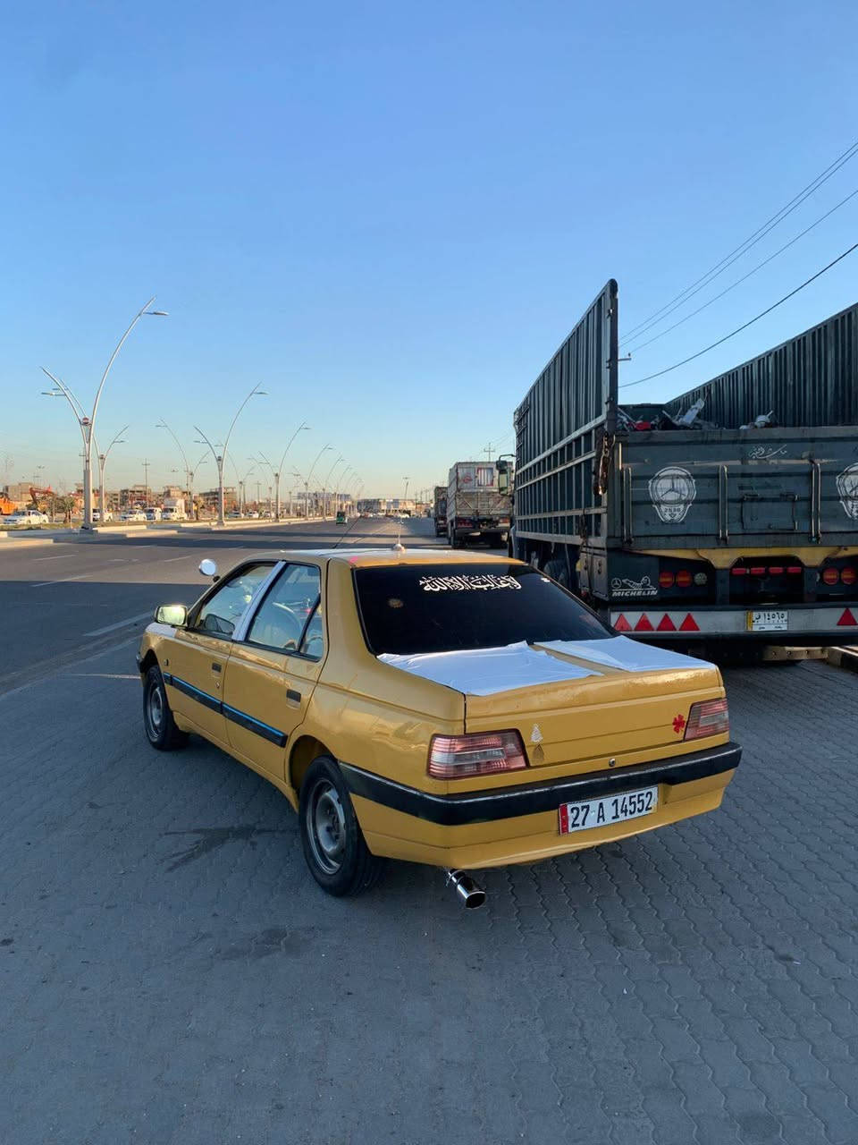 السلام عليكم بيجو للبيع 405 موديل 16 هيئه وغرامات مصفره بيها كاسكيت لا تنقيص ولا تبخير عنوان البصره السعر 38.  ***********
