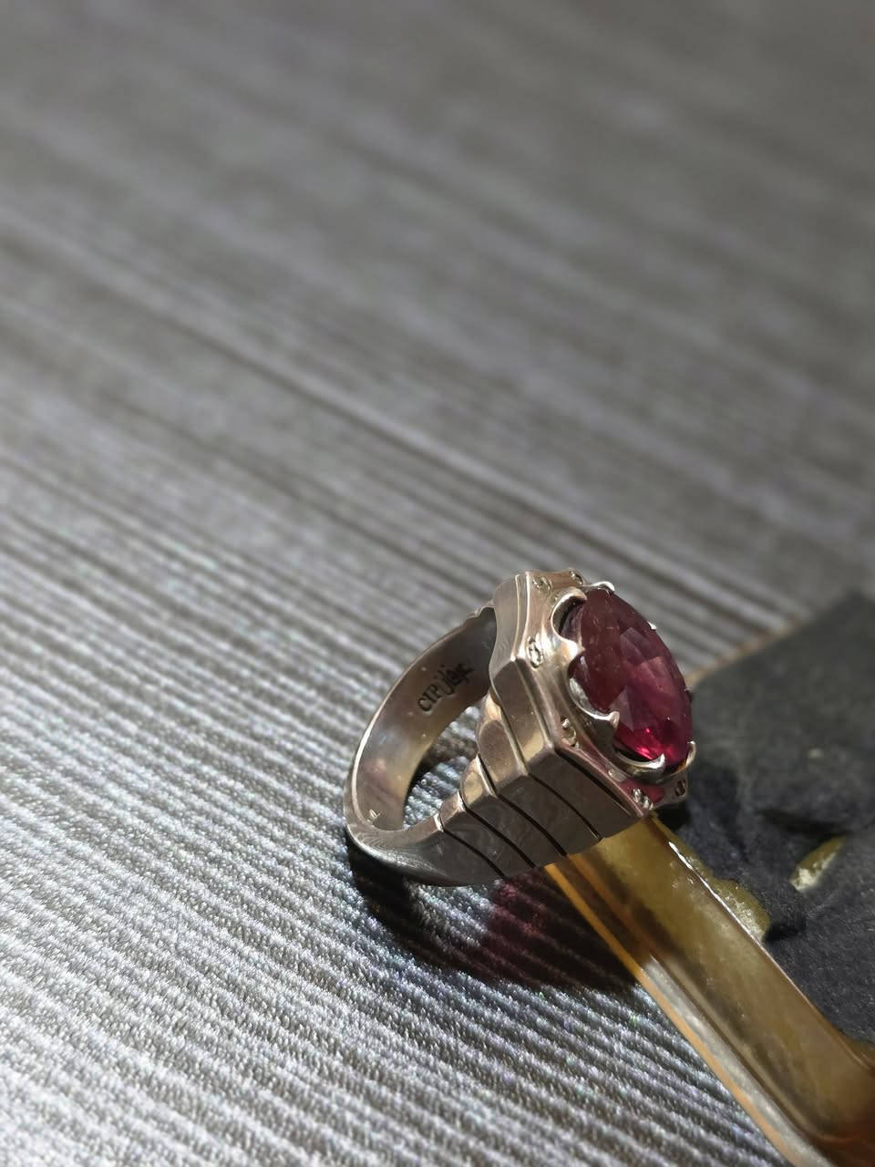 سلام عليكم خاتم ياقوت افريقي صياغة عرفان مع شهادة منشئ
السعر 250 او بي مجال بسيط العنوان بصره بني منصور الرقم ***********
