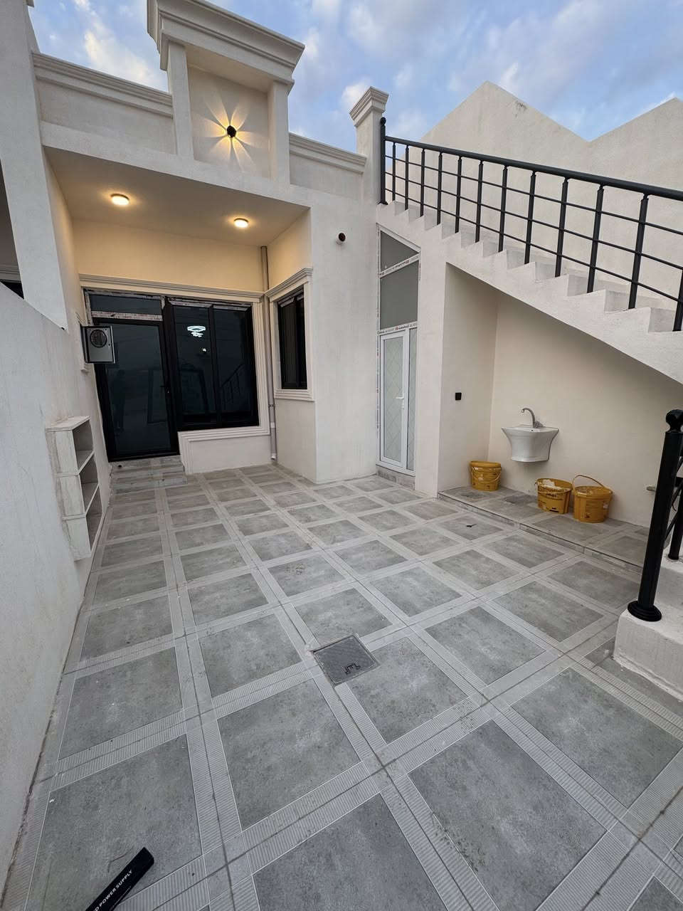 عقارات ئەحمەد — ماڵێک، بڕیارێک، دڵنیایی
💰 تەنها ٣٨ ملیۆن و مامەڵە💰

ناونیشان : شۆراو - نزیک مزگەوتی رەحمان 
رووبەر :١٠٠متر

📍 ناونیشانی عقارات ئەحمەد:

شۆراو، جادەی ئەسواق سامان، نزیک جیهان مۆڵ / بەرامبەر خانووە فیرعەونییەکان

📞 پەیوەندی:
ئاسیا: ***********
کۆڕەک: ***********

لەگەڵ عقارات ئەحمەد، ماڵ دەهەڵبژێریت، بڕیارێکی دروست دەهێنیت، و بە دڵنیایی مامەڵە دەکەیت.
