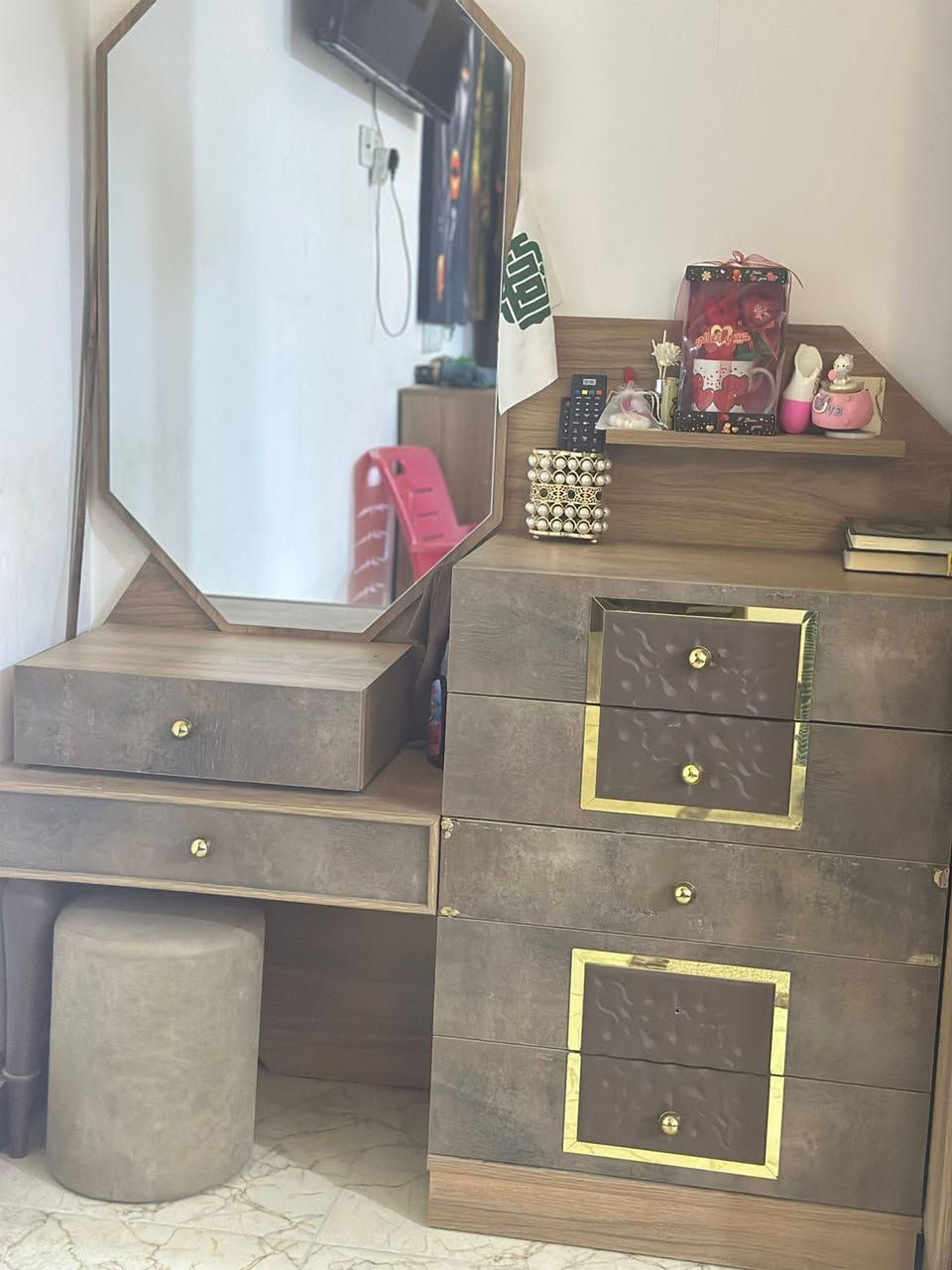 السلام عليكم غرفه تركي للبيع 9 قطع 
نضفه 90/100
العنوان بغداد المحموديه 
للتواصل 
***********
