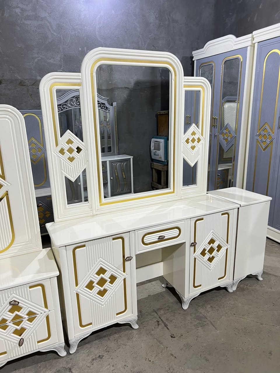 سلام عليكم غرفه نجاره صاج نجاره عراقيه تصميم تركي صبغ حراري اوفايت السعر ١٦٥٠ العنوان الحله *********** 
جديده غير مستخدمه
