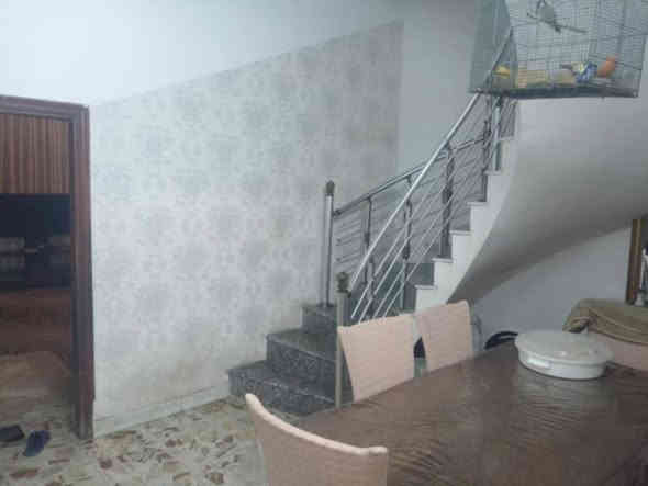 #مكتب_وهج_للعقار.

دار للبيع كلاسيك ركن مساحة 206 حي الادريسي محلة 505.

واجهه 14 
نزال 15

بيت نظيف جدا قريب على الشارع العام شارع عريض
يحتوي.... استقبال كبير / مطبخ / 5 غرف نوم كبيرة / 3 حمامات / حولي / مخزن صغير / منور / كراج سيارة + السطح مشتمل مأجر من ضمن المساحه معزول تماما عن البيت وباب معزول. 

لعرض اعلاناتكم السكنية والتجارية تواصلوا على الخاص والرقم ....

***********

وكل الهلا بيكم.
