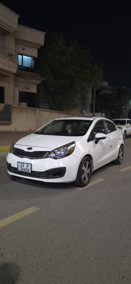 للبيع كيا ريو ٢٠١٣ سياره حلوه ونضيفه مال بيت فول مواصفات واحد علا واحد 
بيها جاملغ خلفي وباب خلفي صبغ بدون دوخل
شرط التحويل رقم وسنويه جديد وبأسمي
مكاني موصل حي الجامعه 
السعر ٨٥ قفل 
الشراي يتصل ***********
