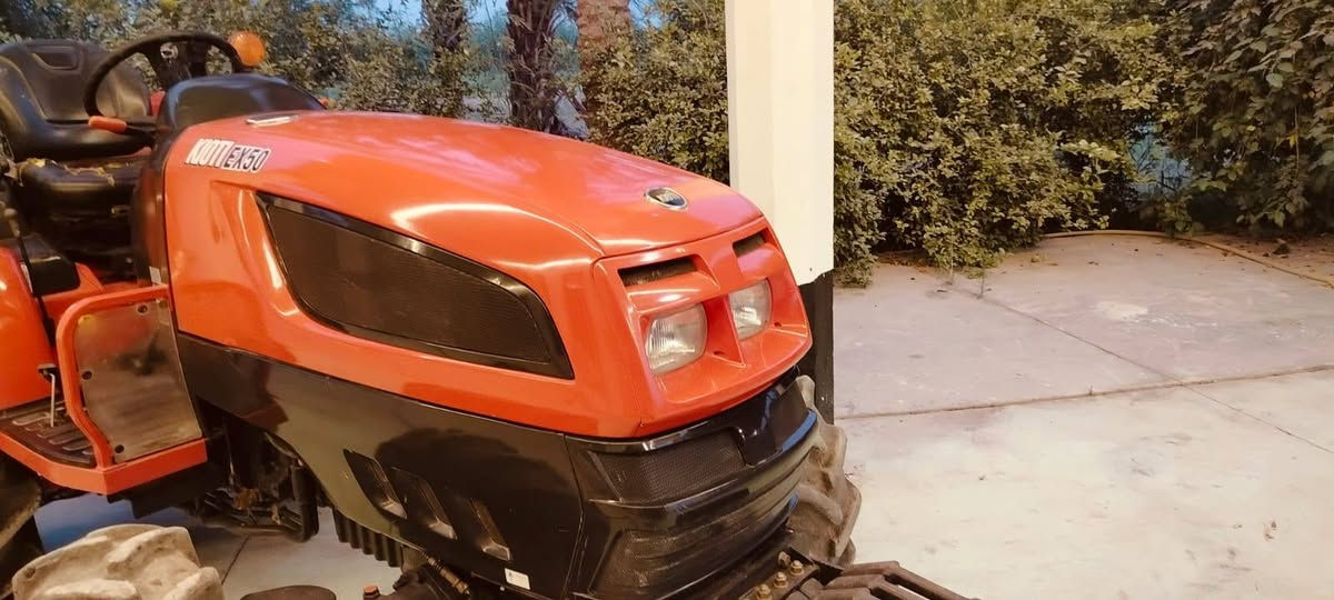 كوبوتا 2013 بدون تحويل وراها فدان مكينه جديده عنوان بغداد اليوس***********
0756621051
