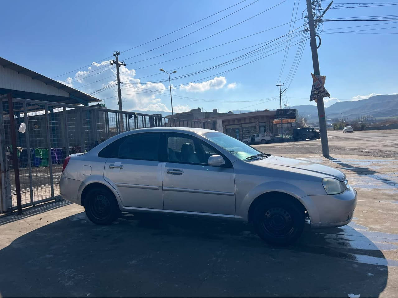 *********** = *********** 
                                       
                                                             لە تەقتەقم 63$.  2009 گئر عادی 160 هەزار ڕۆیوا لۆک ماوەتەوە
سئ پارجەی بۆیاخە بئ دەحم سەقفی بۆیاخی نیە
تبرید پاوەرە کارەبایی توندوتۆلی هەمووی بەشەرت
گئر مەکینە تحویل براوە بەشەرت ماڵی دۆستە كويسينجاك, أربيل
