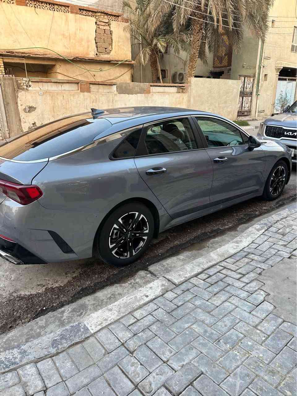 السلام عليكم 
كيا k5 موديل 2022  معوقين سنويه تنتهي 2027 
لون رصاصي غير محدد محرك 1600 تربو كير AT حادثها موضح بالصوره 
مابيها لاصبغ ولا تبديل فقط تكحيلات وبارد 
ماشيه 110 الف كيلو 
مواصفات عاديه 
رادار امامي 
قيادة ذاتيه 
خروج عن المسار 
اوتو هولد 
اوتو ستوب 
عليها ويل مال GT line
السياره بيها رصعات بالبدي بمكانات مختلفه يعني شوف العين وبيها بالقماره مال نقل بالحاويه كذلك شوف العين 
السعر 155 وبي مجال 
مكاني البصرة القبلة قرب البريد 
رقم الهاتف *********** البصرة, العراق
