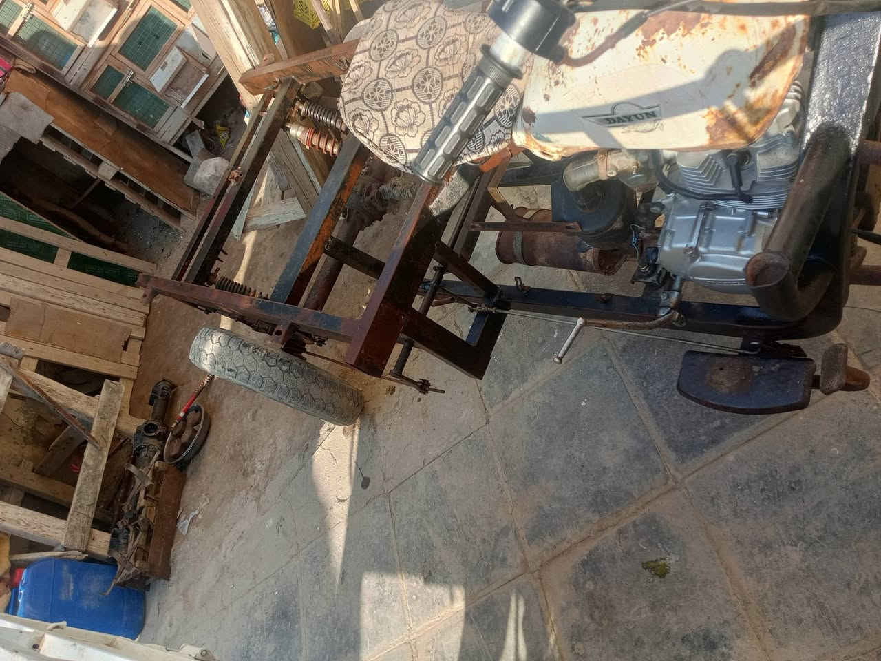 سلام عليكم شباب ستوته لبيع مديل 15 بيه لحيم بلدرع بيه فطر ولحمته محرك كارتون برغي مامفتوح بيه يريده ينتصل سعر 800وبيه مجال وراق اصولي بدون بدي رقم ***********
