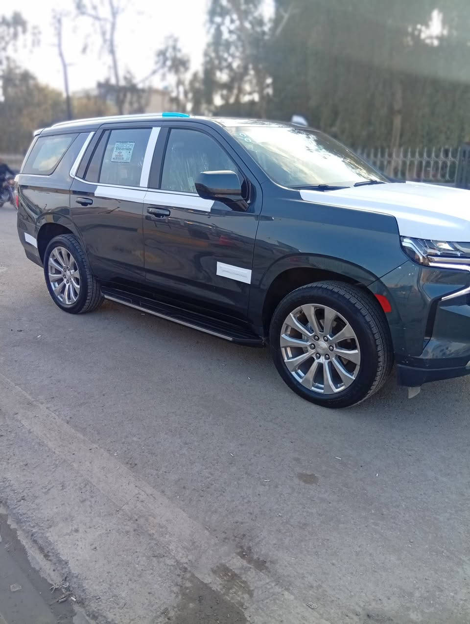 تاهو2021 LTوارد أمريكي 
(حادثها قبق جنطه مبدل نفس الون وجاملغ خلفي صبغ)
فقط بيع فقط بيع.
تخم تاير جديد اصلي 
اللون: رمادي
رقم بغداد  بسمي مشروع وطني 
ماشيه:20 كيلومتر 
8سلندر محرك(5300) 
المواصفات : فول عده البنراما 
بصمة
جنطه كهرباء 
كراسي منفصلة 
كراسي اثنين كهرباء
شاشة امامية
كامرة خلفية دوارة اصلية
وضعيات قيادة
نظام تحديد_المسار
نظامAUTO_START
رادار_امامي
نظام مانع_تصادمامامي
مساعدرك _المركبة
اشاراتمساعدةركن_المركبة
التحكم بسرعةالمروحة
ازالةالضباب عن_النوافذ_تلقائياً
ازالةالضباب الخلفي_تلقائياً
هندبري كدكمة_(كهربائي)
نظامAU_HOLD
تبريد خلفي منفصل
تشغيل عن بعد
ثلاجة
كروس سرعة
فول تحكم استيرن(جهتين امامي+جهتين خلفي)
شاشة عرض الاعطال
دبل كير(عادي+اوتوماتيك)
ناقل حركة 10 نمر
دبل حساس(امامي+خلفي)
نظام تحكم بمستوى الضوء الداخلي
مانع انزلاق ABS
نقطة_عمياء
اشارة بالمري
لايت زنون(عالي+ناصي) اصلي
لد امامي
ويل_22_الجديد
مدخل
‏CARPLAY
‏BLUETOOTH 
‏AUX
‏I POD
‏USP
السعر ٣٦٥ وبيها مجال 
الاستفسار اكثر الاتصال
***********
