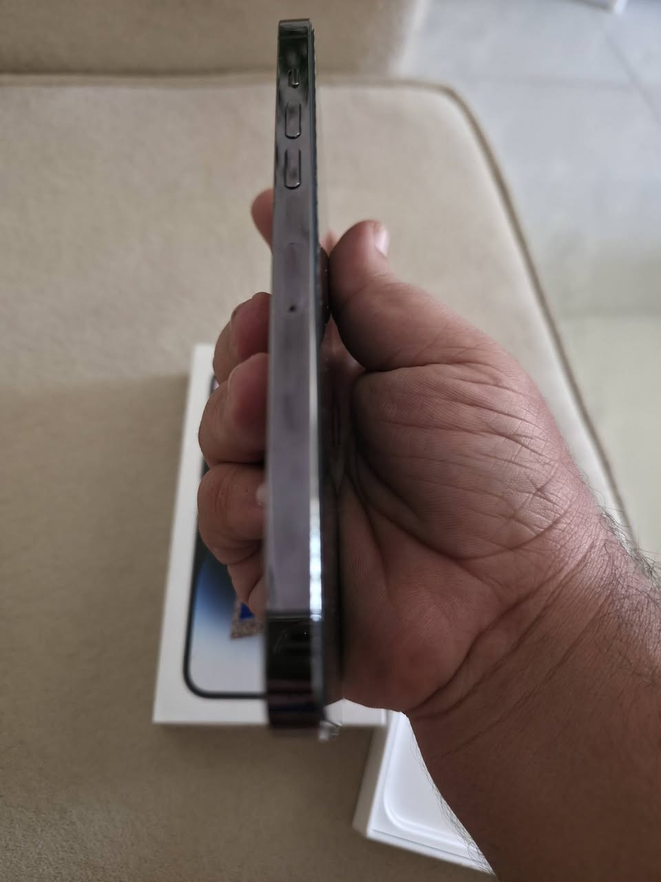 ايفون 14 برو ماكس بطارية 86  لون بنفسجي بلادي ماداخل تصليح والبطاريه الاصلية افحص وين ما تحب  ومابي اي شخط ذاكرة 128  مكاني بغداد سعر ٧٧٥ للاتصال ***********

