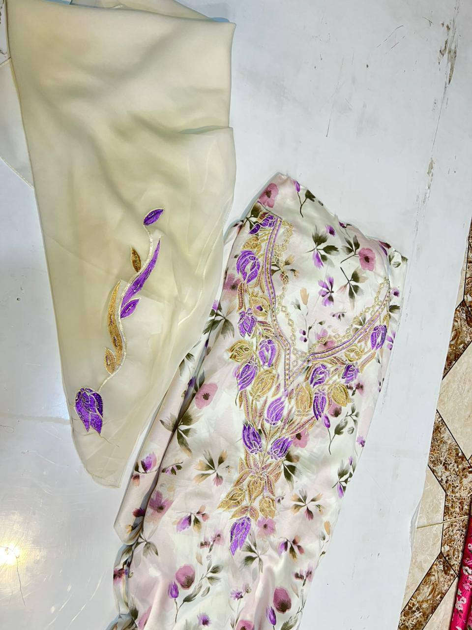 مخاور إماراتية معه شال درجة أولى قماش حرير ايطالي
قطع قماش غير مخيط
سعر،🔥
يوجد خدمة توصيل للمحافظات 📮


**إذا كنت صاحب هذا الإعلان وتريد حذفه لأي سبب، رجاءا أرسل رسالة إلى الدعم الفني**