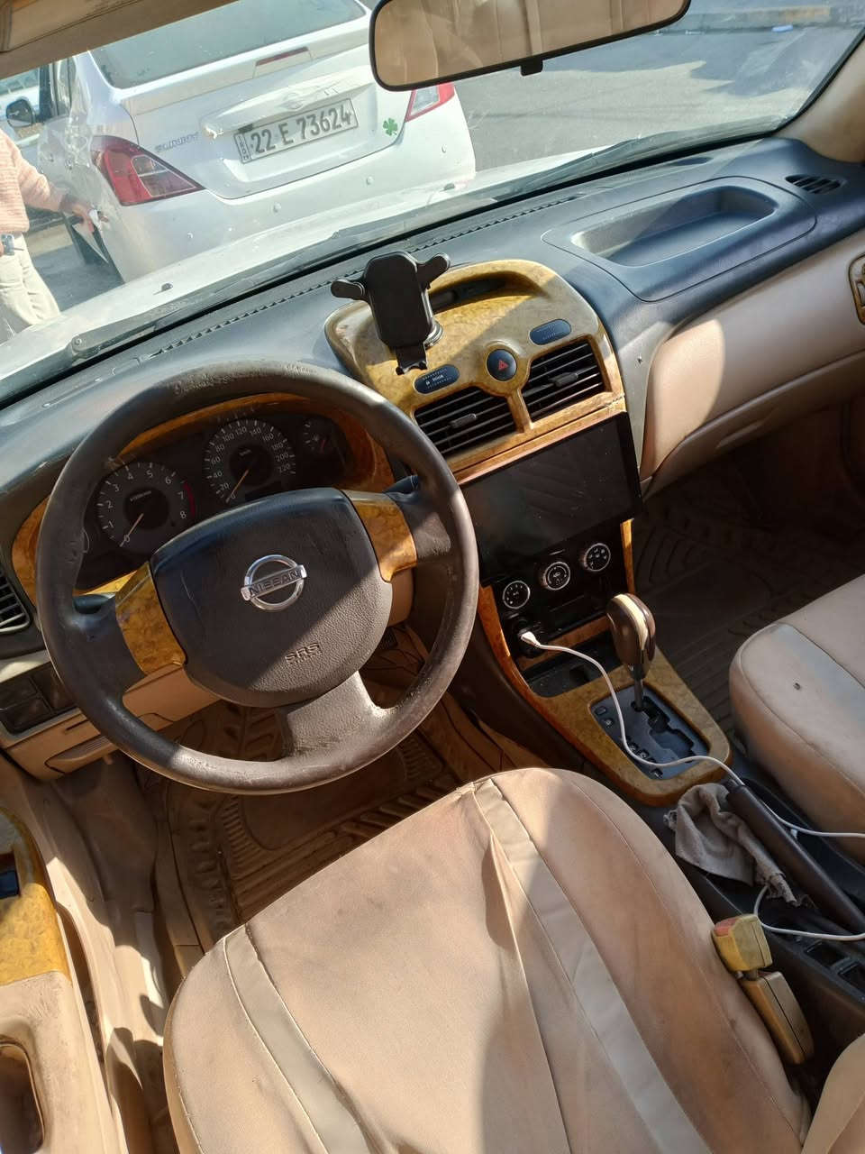 السلام وعليكم نيسان سني كوري للبيع موديل ٢٠٠٩ مكفوله من الحادث وتبديل بيه رش صبغ  قليل السعر 85ورقه وبيه مجال قليل للاستفسار الاتصال على الرقم ***********
