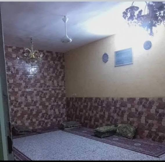 في منطقة ابوغريب الناحية (١ اذار) ، طابو سند ٢٥
مساحة ٣٥٠ متر ، واجهته ١٢ ونصف نزال ٢٨ ونصف ،
البيت طابقين يحتوي على 5 غرف نوم ، و 3 حمامات 
وحديقة + كراج كبير (بيع او مراوس) ،
للتواصل على رقم الهاتف
***********
***********
