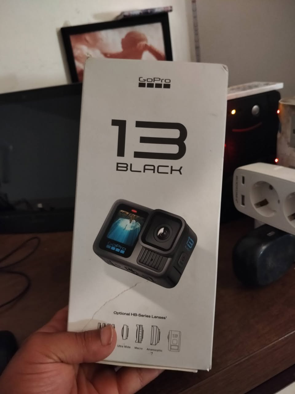 للبيع GoPro HERO13 Black
📷 الحالة: ممتازة وتعمل بكفاءة 100%.

المواصفات:

- تصوير بدقة 5.3K و 4K.
- تثبيت احترافي HyperSmooth 6.0.
- مقاومة للماء حتى 10 أمتار.
- شاشة أمامية وخلفية تعمل باللمس.
- بطارية Enduro.
- اتصال Wi-Fi وBluetooth.
- مناسبة لتصوير السفر، الدراجات، والمغامرات.

المرفقات:

- الكارتون الأصلي.
- كتالوجات الشركة الأصلية.

ملاحظة:
الكاميرا تعمل بكفاءة 100%، ويوجد فقط نقص بالغطاء الجانبي (غطاء البطارية ومنفذ الشحن).

💰 السعر: 500 ألف (قابل للتفاوض بالمعقول).

📞 للتواصل: ***********

للجادين فقط، التواصل اتصال أو مراسلة.

