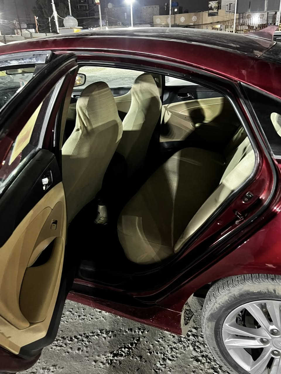 ‼️بسبب الوعود الكاذبة......تم اعادة نشر السيارة‼️
سوناته 2011 وارد امريكي سياره جاهزه ربع ما تصرف عليها مشدود حجر جديد حداديه جديده عليها ادامه كامله تخم تايرات مكينه وكير خير من الله سياره مصبوغه حزام للبيع بسعر مناسب او مراوس حسب القناعه رقم الهاتف ***********
