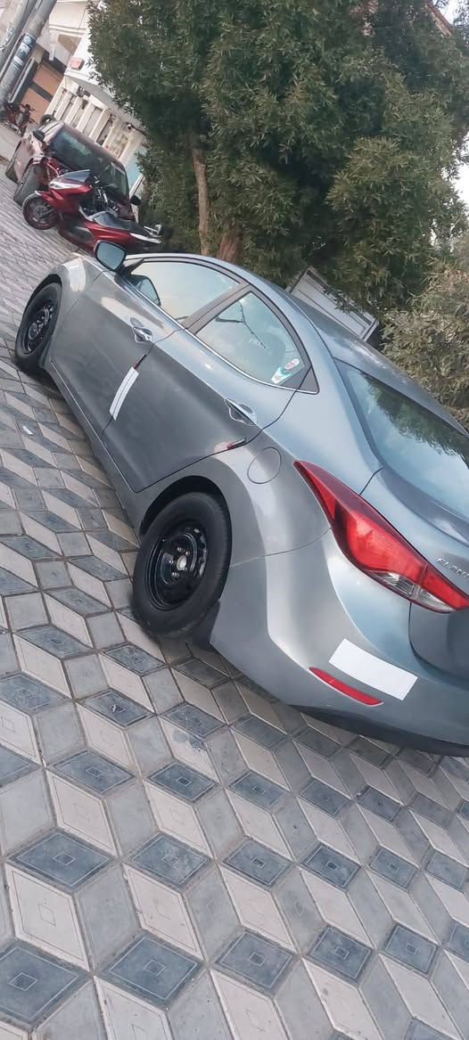 السلام عليكم النترا خليجي مديل 2016 بيهة صبغ بدون دواخل السونار مرفق كير مكينه كفالة رقم بغداد دولي بأسمي هزة جديدة  مكينة 1800 دوش صدر امامي خلفي امامي فول مواصفات بصمه فتحة تبريد قطعتين شاشة كامرا دوارة بصمة ابواب تحكم مقود جهتين كروز سرعة تخم تاير اكرر بدون دواخل السونار مرفق مع صور للاستفسار *********** مكاني ديالى بعقوبة السعر 108 بيهة مجال قليل
