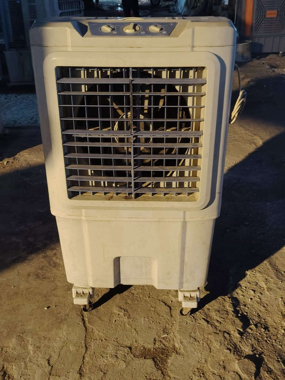 المبردات البيع نضيف ***********
