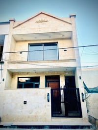 للبيع بيت مساحة 60 متر 📍 الموقع: الدورة – شرطة أبو طيارة 🏠 طابقين – طا...