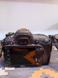 كامره للبيع مع ملحقات كامله مع جنطه بسعر مناسب 07711496097