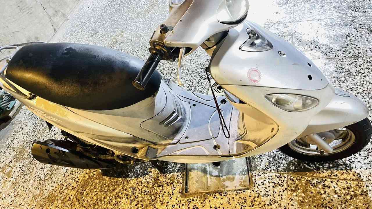 السلام عليكم دراجه ماكس منغولي دراجه نضيفه كفراته ختم واحد  دراجه جديده مكينتها مامفتوحه بلاديه سلف وهندر شغال دراجه نقص برغي مابيها اوراق كامله ب600 المكان الكماليه شارع الاصفر 
الرقم ***********
