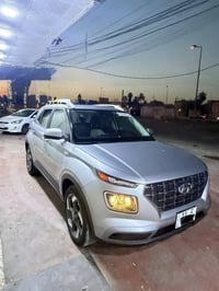 للبيع هيونداي فينو 2024 مرقم بغداد دخول جديد فول مواصفات لون سلفي   مح...