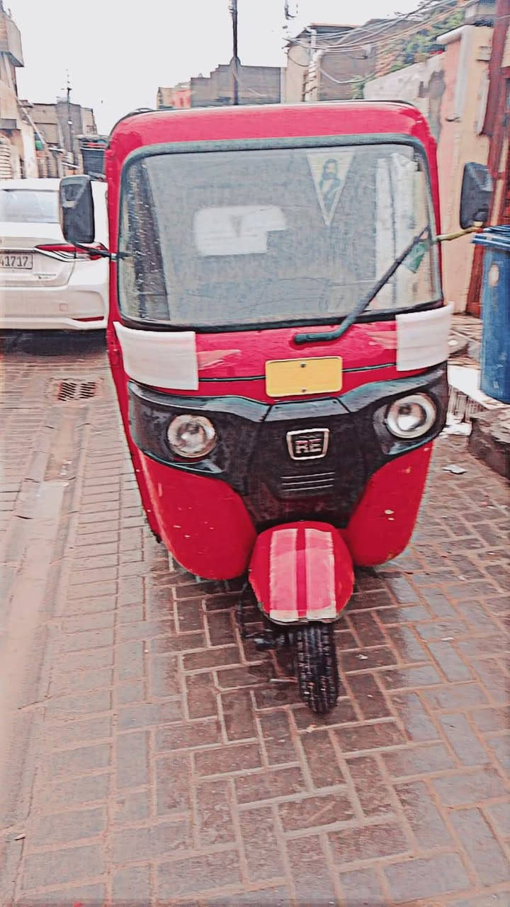 سلام عليكم عندي هاي التكتك موديل 18نضيفه مكينه مال20 اوراق كامله كبل للترقيم مكاني بغداد شرطه الخامسه سويب 
سعر 3650 وبيهه مجال  تكتك جاهزه من يدك للشارع***********
