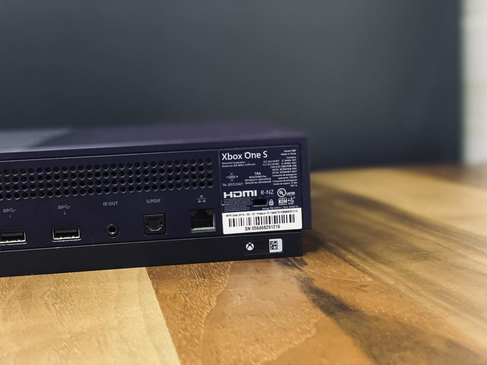 السلام عليكم
للبيع فقط 
Xbox وان (S) ذاكرة 1 تيره 
نسخة فورت نايت لون بنفسجي غامق 
مميز الجهاز ماداخل صيانه ولامفتوح 
((الجهاز نضيف جداً استخدام قليل ))
كامل غراضه وياه اليده الاصلية وبطارية 
وقاعدة شحن واير ليس 
ويه يوبي اس فاربر 850 استخدام قليل 
جداً  وسماعه 
مكان بغداد اليرموك ( توصيل ماعندي )
سعر ((( 250 الف قفل ))) 
***********
