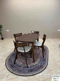 طاولة طعام • ٤ كراسي