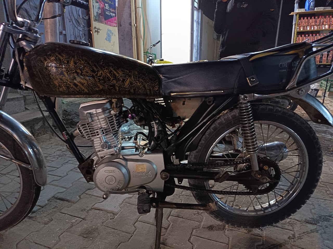 السلام عليكم ورحمه الله وبركاته 

للبيع :دراجه 4كير رابيدو اوراق اصولي لون الدراجه احمر بلاوراق موديل 2018 السعر 450 وبيها مجال 
غير متواجد على الفيس 
للاتصال ***********
