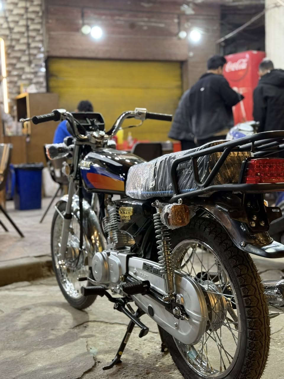 سلام عليكم دراجه صارله يومين من معمره دراجه  اصليه برغي برغي فقط شاصي امتياز اوراقها كامله
دراجه اصوليه السعر واحد ونص قفل


**إذا كنت صاحب هذا الإعلان وتريد حذفه لأي سبب، رجاءا أرسل رسالة إلى الدعم الفني**