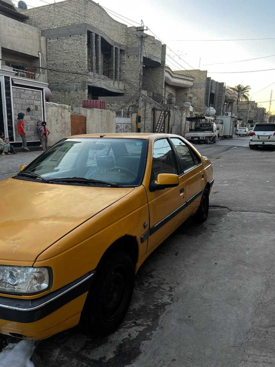 السلام عليكم بيجو لميس أكد للبيع موديل ٢٠١٦ مكفوله من الصبغ والتبديل محرك كير حداديه خير من الله السياره عل ايدي استلام شركه بسمي تحويل مباشر السعر ٤٨ رقم الهاتف *********** غير متواجد عل فيس
