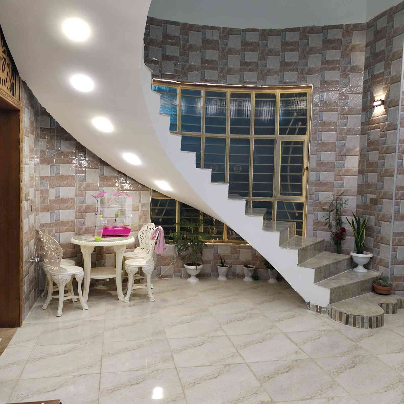 السلام عليكم دار لبيع مساحه ٢٣٠ بناء حديث درجه أوله طابو زراعي سند ٢٥ بسمي الموقع قرب زين العابدين الكصاب شارع الصب استفسار عله الرقم ***********
